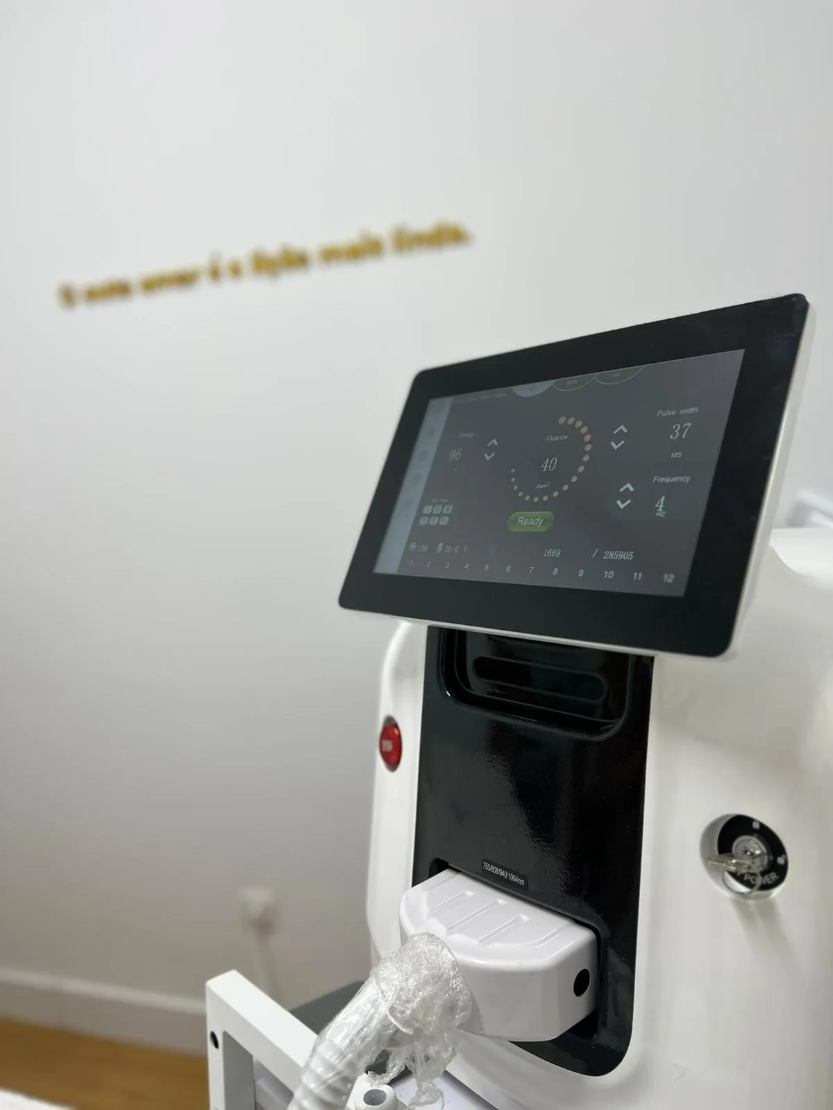 Sessão de depilação a laser com tecnologia avançada