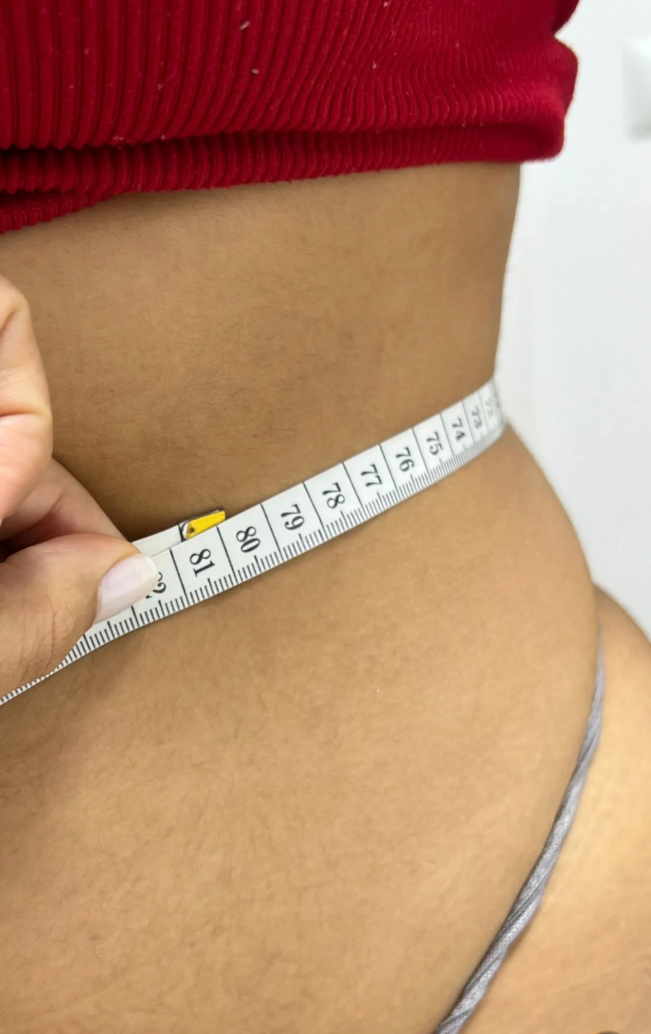 Profissional a realizar avaliação de nutrição integrativa na clínica